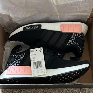 WOMENS SIZE 7 NWT NMD